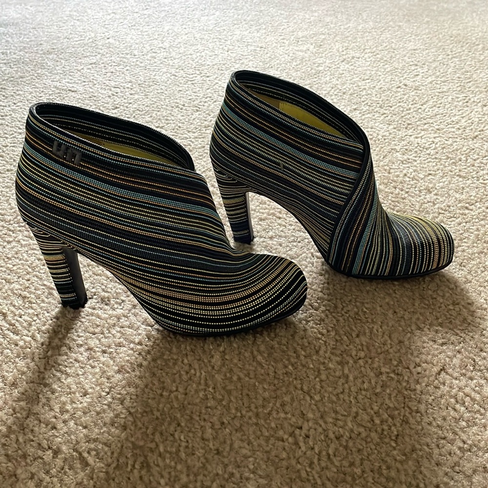 United Nude Fold Mid Rise Booties w/heal. Yellows and blues. Size 39. Like new.